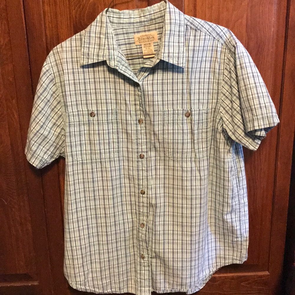 Women’s button up top